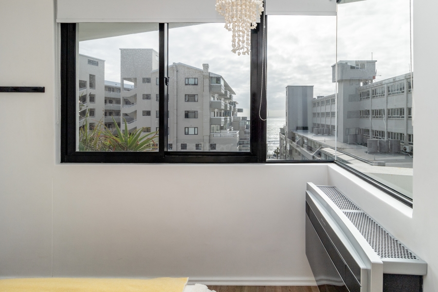 1 Bedroom Property for Sale in Sea Point Western Cape